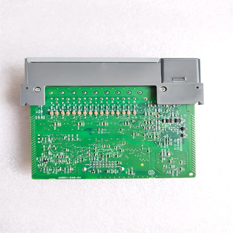 Allen-Bradley 1746-OB16 SLC 500 16-Point 24V DC Source Output Module thumbnail 7100